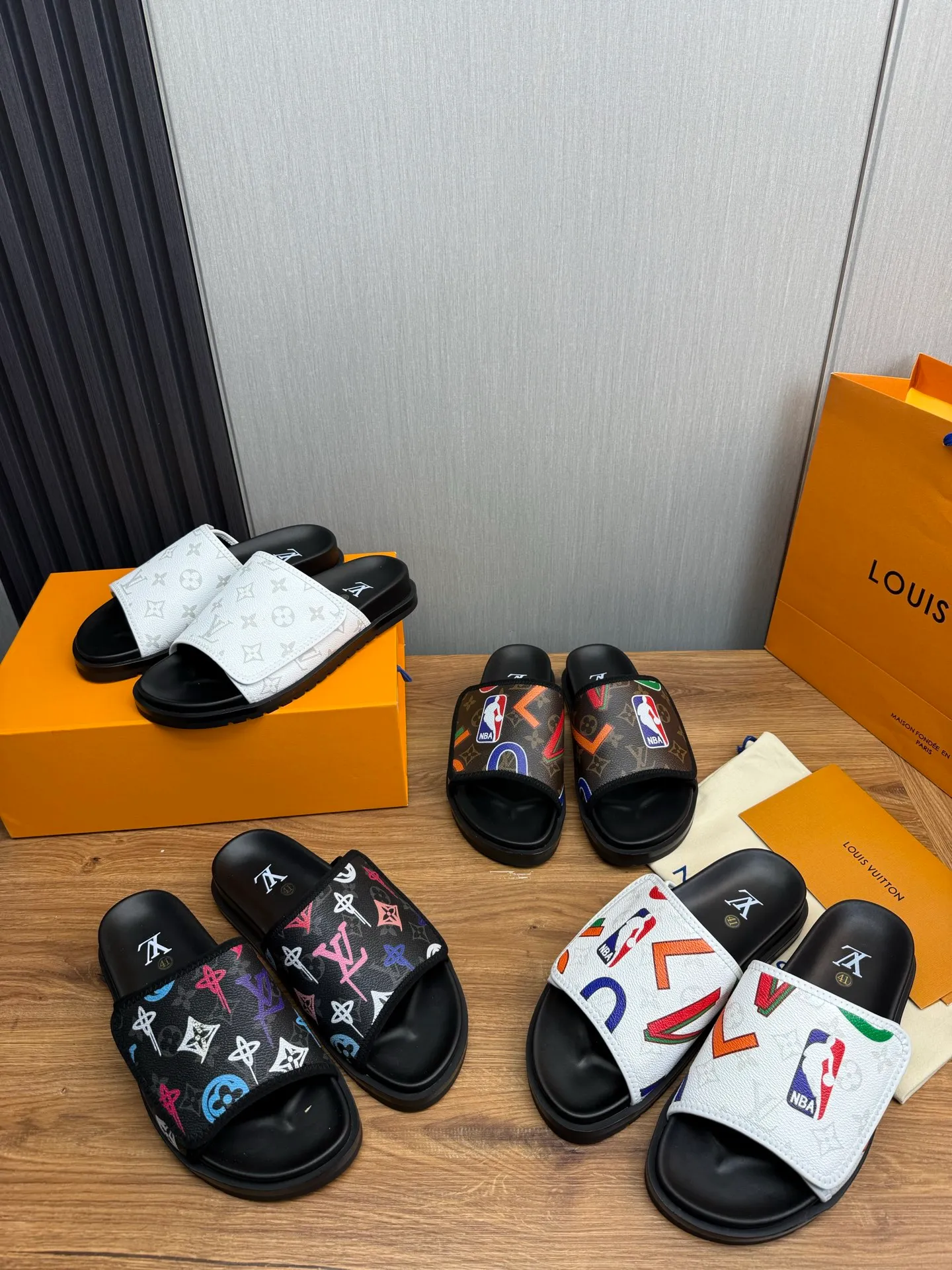 Men's shoes 💰320💰 Lv. hot selling men's slippers 🔥 🩴Official website one to one production 38-45 sizes 45 46 🉑️Customized!